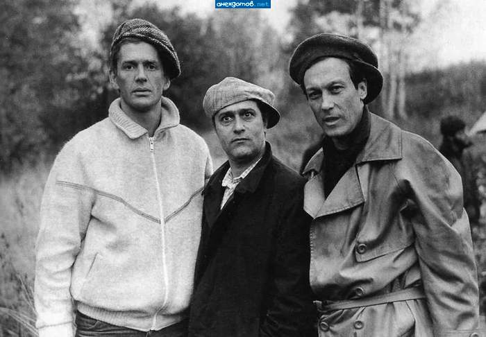 Кто посередине?