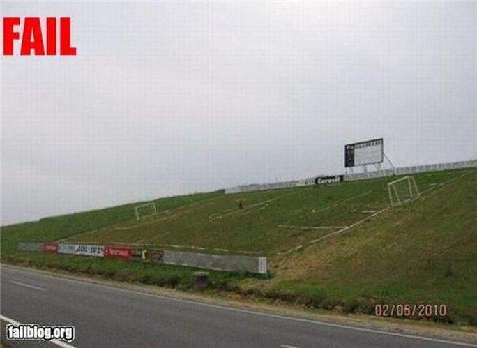 это по дороге на Ужгород, реальный стадиончик.