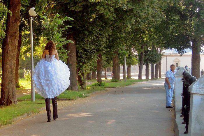 Уже на шею села!
