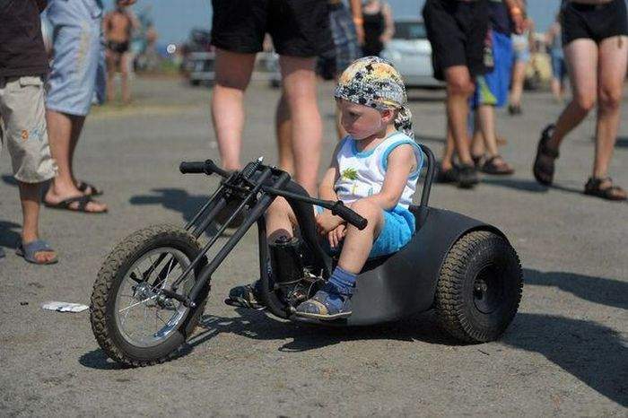 что вы пристали с этим байком! Дайте лучше скрипку..