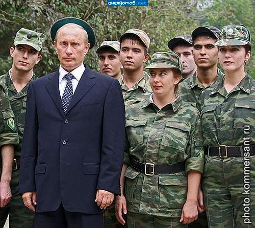У Путина руки 80 летнего старика и костюм за 50$