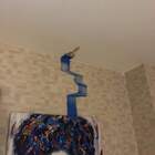 "Стремянки нет...Видать за кисточку держался."