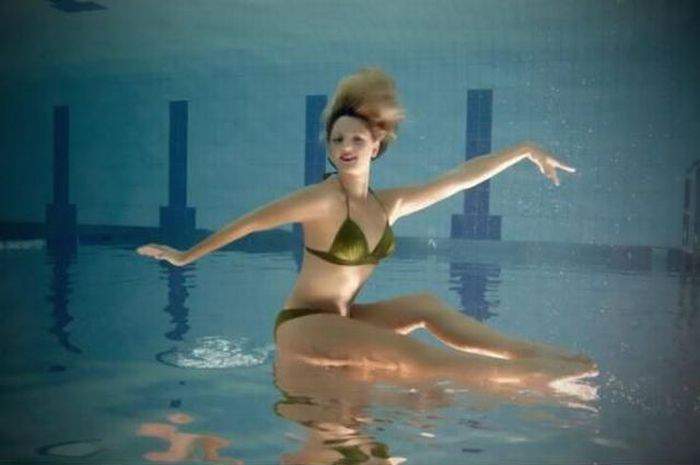 Девушка, не садитесь голой попой на холодный пол!