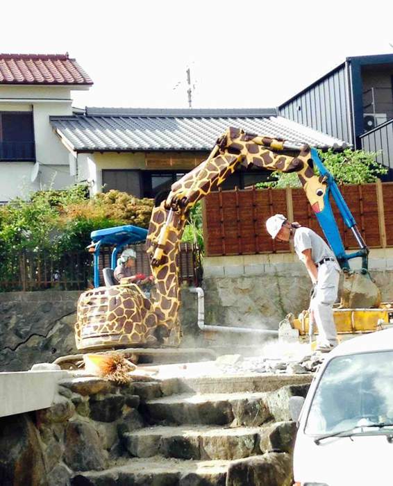 Нам юмор строить и жить помогает.