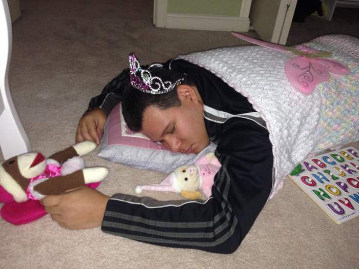 Он сегодня - Добрый Фей! Всем раздаст потом люлей...