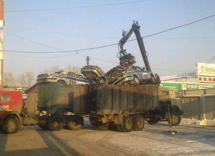 Каламбур, мусоровоз в мусоровозе.